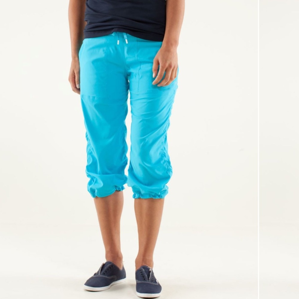 lululemon athletica Women's Bright Turquoise Cropped Drawstring Track Pants